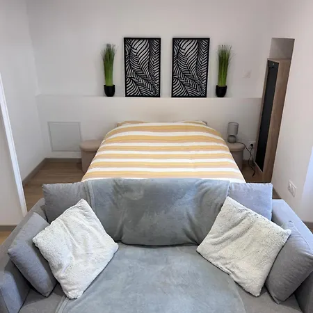 Appartement Renove Au Coeur Du Centre Historique De Saintes